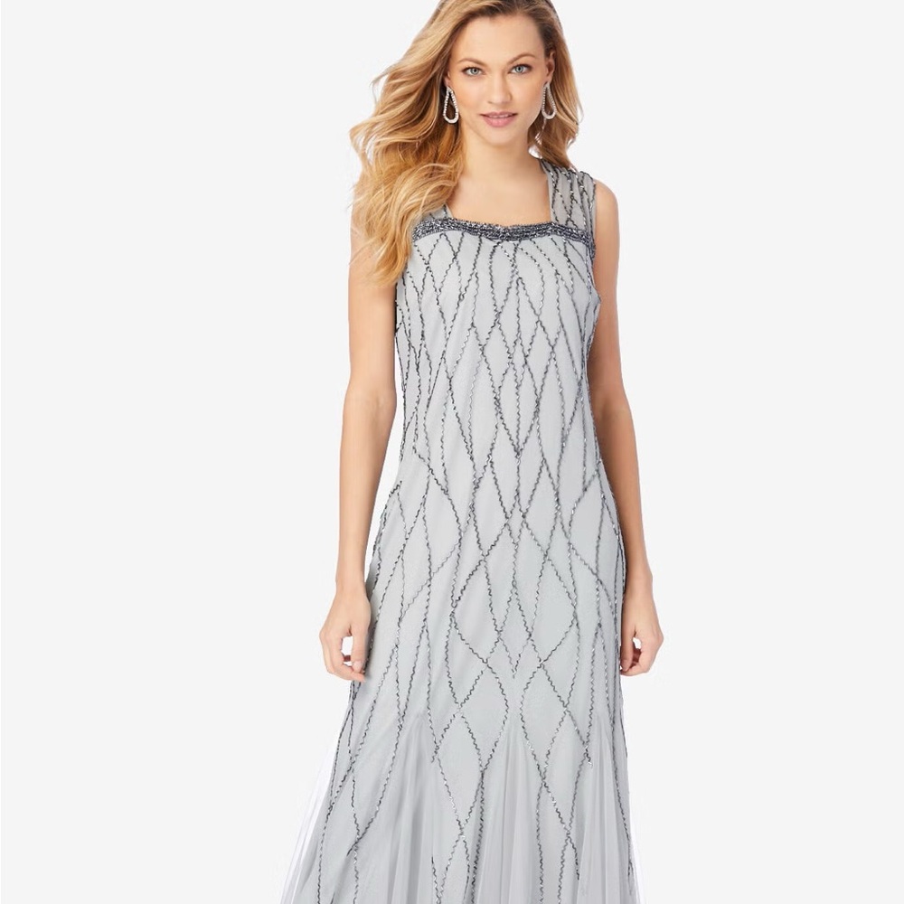 🆕Elegant Gray Beaded Evening Gown